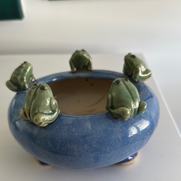 Majolica Style Blue Ceramic Frog Bowl Planter - Picture 6 of 6